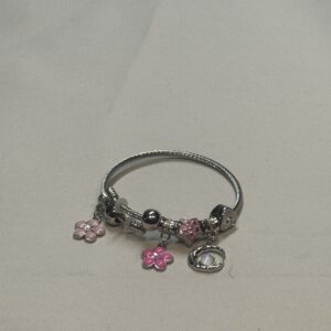 Pembe Charm Pandora 